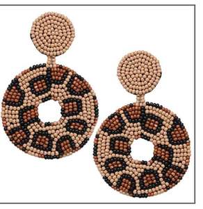 ต่างหูแฟชั่นลายดอกไม้ถักทอด้วยมือประดับลูกปัด ดีไซน์โดดเด่นสะดุดตา รูปทรงเรขาคณิตแบบโอเวอร์ไซส์ สำหรับสาวๆ จากอินเดีย - Product Image 3