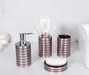 Elegante Juego de Accesorios de Baño de Acero Inoxidable con Diseño Ecológico, Estilo Moderno y Lujoso, Ambiente Tipo Spa - Product Image 4