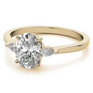 Bague de fiançailles et de mariage personnalisée pour femme, or jaune massif 14k/18k certifié IGI, diamant de laboratoire ovale et poire à trois pierres - Product Image 4