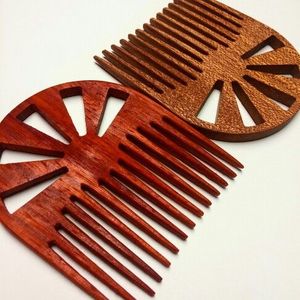 Mini peigne en bois fait main, peigne à cheveux de poche en bambou naturel, cadeau artisanal écologique - Product Image 4