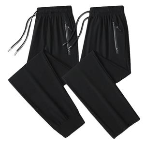 Pantalon de survêtement noir pour homme, taille élastique avec cordon de serrage, décontracté, respirant, poches latérales, en polyester tricoté, idéal pour l'automne - Product Image 1