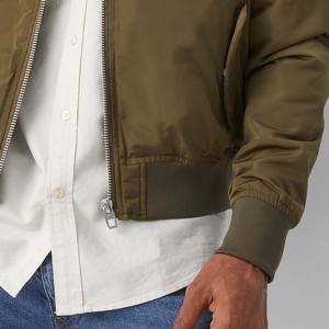 Chaqueta Bomber de Satén Personalizada al por Mayor, de Alta Calidad, para Hombre, Nuevo Diseño, Estilo Urbano, con Cuello Alto, para Invierno y Lluvia - Product Image 2