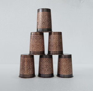 Gobelet antique en cuivre noir avec gravure florale ornée, tasse à boire en métal faite à la main pour la maison, les repas et les cadeaux - Product Image 4
