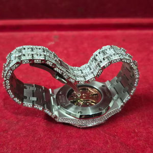 Montre Moissanite Diamant Sertie Luxe Acier Inoxydable Plongeur Classique Tendance Verre Saphir Mouvement Quartz Unisexe - Product Image 1