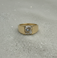 Cincin Huruf Berlian Buatan Laboratorium dengan Bezel Mengambang Stonewels, Emas Padat 14K, Inisial Alfabet yang Dipersonalisasi, Cincin Pernikahan Minimalis