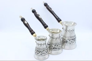 Juego de 3 piezas de cafetera turca de plata grabada, ibrik de cobre artesanal con incrustaciones de perlas y mango de madera, para café árabe y griego - Product Image 2