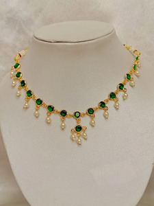 Juego de Collar y Aretes de Perlas con Piedras Verdes Chapadas en Oro Premium, Joyería Elegante y de Lujo para Novias, Bodas y Moda Femenina, Venta al Por Mayor - Product Image 2