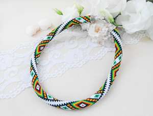 Collar de Oro Sólido de 14K con Cuentas de Semillas y Crochet, Diseño Étnico Bohemio Verde Geométrico Tribal Ucraniano, Tradicional Folclórico Ucraniano para Aniversario - Product Image 3