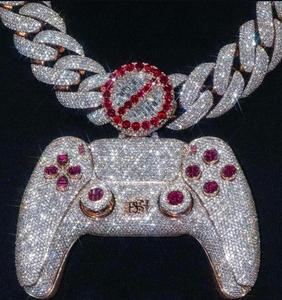 Pendentif unisexe en argent plaqué 925 avec moissanite, motif jeu vidéo et micro-incrustation de moissanite, breloque religieuse en diamant - Product Image 3