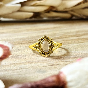 Nouvelle Arrivée Bague Bohème Pierre de Lune Œil d'Argent pour Femme, en Laiton Vintage Plaqué Or 18K, Délicate, Perles Solitaires, Certifiée Tiara - Product Image 1