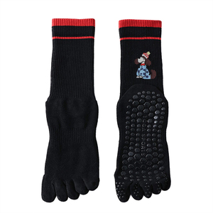Calcetines personalizados de 5 dedos con agarre, diseño de perro, antideslizantes, para Pilates, Yoga, Barre, fabricante de calcetines para estudio. - Product Image 1
