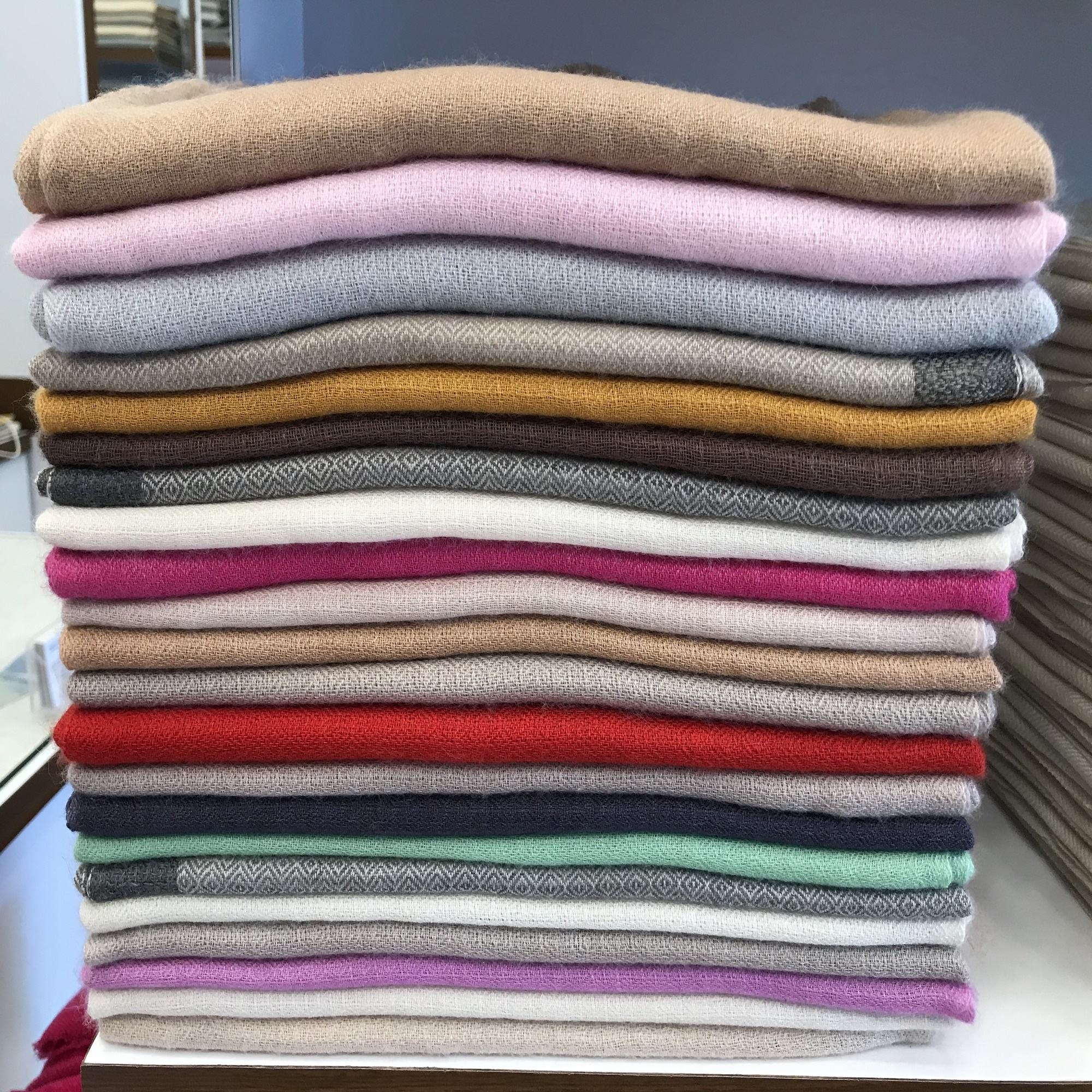 柔软保暖超大手工编织羊毛羊绒披肩围巾新款可持续羊绒纱线印花头巾女性。家| Alibaba.com