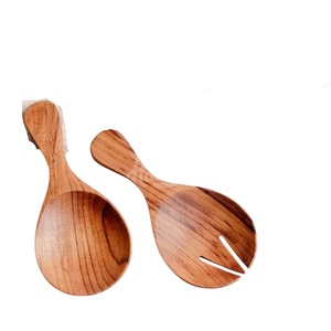 Juego de servidores de ensalada de madera artesanal de 2 piezas, cuchara y tenedor de madera de acacia ecológica con elegante grabado de hojas para la cocina. - Product Image 5