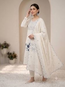 Costume Salwar traditionnel exclusif pour femmes, style indien et pakistanais, disponible au meilleur prix auprès d'un exportateur indien - Product Image 2