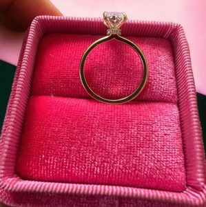 Anillo de Diamante Cultivado en Laboratorio con Corte Radiante de Lujo para Mujer, Anillo de Compromiso, Boda o Aniversario en Oro Sólido de 9K, 14K o 18K - Product Image 6