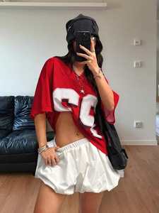 Camiseta Deportiva de Fútbol Americano para Mujer, Estilo Streetwear, Personalizada OEM, Roja, Oversize, de Malla, Transpirable, de Poliéster, Cuello en V, Ajuste Holgado - Product Image 5