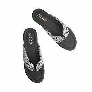 รองเท้าแตะสีเทาส้น CL1900ลำลอง - Product Image 1