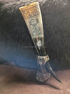 Cuerno Vikingo Tallado a Mano, Auténtico Cuerno para Beber Hecho a Mano con Soporte de Madera Sólida de la India - Product Image 4