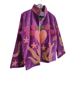 Chaqueta de Terciopelo Azul Marino Hecha a Mano con Bordado Floral Colorido y Corazón, Prenda Exterior Artística Bohemia para Mujer - Product Image 3