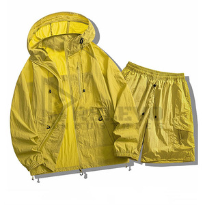 Conjunto Cortavientos Ligero con Capucha para Mujer Relevo Custom, Chaqueta con Cremallera Completa y Pantalones Cortos Cargo, Transpirable y de Secado Rápido - Product Image 5