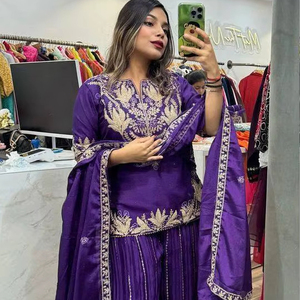 Ensemble Sharara en soie Chinnon de qualité supérieure avec broderies et sequins lourds, et dupatta - Product Image 1