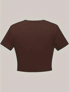 เสื้อยืดครอปสีน้ำตาลสำหรับผู้หญิง แขนสั้น คอกลม ทรงเข้ารูป สไตล์ลำลอง ผ้าเจอร์ซีย์ ใส่ได้ทั้งฤดูใบไม้ผลิและฤดูร้อน ผลิตจากผ้าฝ้าย 100% ระบายอากาศได้ดี สีพื้น - Product Image 2