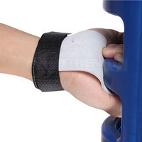 Agarraderas de gimnasia con diseño de muñequera ajustable, diseñadas para barras de dominadas y entrenamientos diarios en el gimnasio.