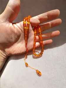 Perles de prière islamiques en résine rouge et jaune, coupe capsule, ambre de feu, Tasbih en résine - Product Image 5