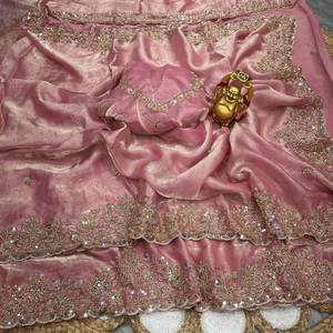 Sari de Soirée en Soie Pure Effet Velours avec Perles Dorées Originales et Broderies Délicates Cutdana - Product Image 6