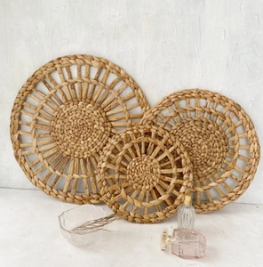 Lot de 3 sets de table bohèmes en jacinthe d'eau tressée à la main, écologiques, et décorations murales sur mesure, en provenance du Vietnam - Product Image 2