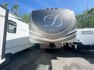 Suites mobiles de luxe d'occasion 2019 Drv L-u-x-u-r-y Suites 36RSSB3 - Product Image 4