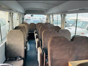 Autobús Toyota Coaster Usado de 30 Asientos con Motor de Gasolina 2TR para Viajes de Larga Distancia - Transmisión Automática - Product Image 3