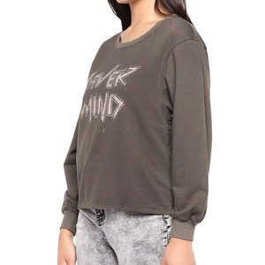 Sudadera Personalizada para Mujer, Color Gris Oliva Lavado, Estilo Desgastado con Estampado de Eslogan, Cuello Redondo, Hombros Caídos, Sudadera Corta para Mujer, OEM - Product Image 3