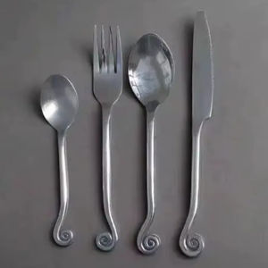 Juego de cubiertos clásico de acero inoxidable con mango de madera, juego de cubiertos de metal plateado con acabado espejo, duradero, para bodas - Product Image 1