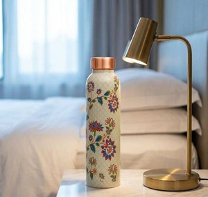Botella de Agua de Cobre Ecológica, Grabada a Mano y Personalizada, 1L, Acabado Duradero, Diseño Moderno, Empaque Personalizado, Exótica - Product Image 1