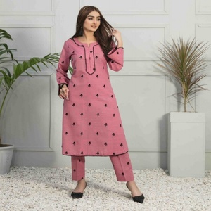 Tawakkal Brand 2 pièces Khaddar robes décontractées pour femmes coutures personnalisées disponibles pour les vêtements indiens et pakistanais - Product Image 3
