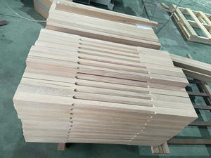 Balustres en bois de peuplier naturel blanc apprêté, designs d'escaliers sur mesure, pièces en bois conçues pour les intérieurs modernes - Product Image 4