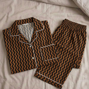 ชุดนอนผ้าฝ้ายแท้พิมพ์ลายด้วยมือสำหรับฤดูร้อน สวมใส่สบายสำหรับผู้หญิง จำหน่ายส่งจากอินเดีย - Product Image 1