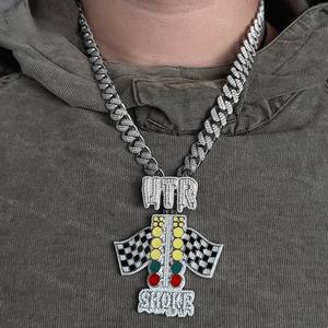 จี้โมอิสซาไนต์สุดหรูทันสมัยแบบสั่งทำพิเศษ เงินแท้ 925 สไตล์ฮิปฮอป ประดับเคลือบสีรูปธงแข่งรถ ดีไซน์แบบ Iced Out สำหรับทุกเพศ - Product Image 5