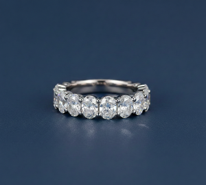 Anillo de Compromiso y Matrimonio Ovalado de Lujo con Diamante Cultivado en Laboratorio de 3.70Ct, Oro Blanco con Baño de Rodio, Claridad VVS, Joyería Fina - Product Image 1