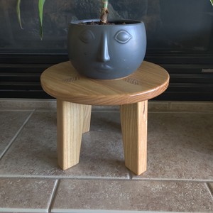 Taburete Decorativo Minimalista Hecho a Mano de Madera de Fresno |   Taburetes de Madera Ecológicos al por Mayor en India - Product Image 2
