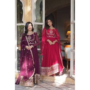 Vestido de noche de diseñador con bordado de lentejuelas Look de fiesta - Product Image 3