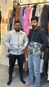 Veste en cuir suédé tendance à col rabattu avec tirette de fermeture éclair personnalisée, impression sérigraphique élégante, coupe confortable - Product Image 2