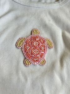 Magnifique débardeur brodé de perles avec broderie artisanale artistique pour les collections de mode féminine et les tenues d'été - Product Image 5