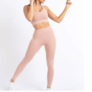 Ensemble de yoga de qualité supérieure avec taille élastique et logo avant - Leggings et haut court 2 pièces pour l'entraînement et le sport - Product Image 1