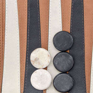 ชุดเกมกระดานพับได้แบบม้วนเก็บได้ ทำจากหนัง สำหรับเดินทาง เล่นหมากรุก หมากฮอส แบ็คแกมมอน หมากรุกสากล - Product Image 4