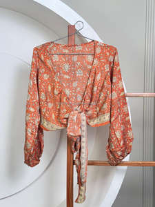 Top Corto Bohemio con Estampado Floral y Lazada Delantera para Mujer, Cuello en V Profundo, Manga Larga, Ropa Informal para Vacaciones, Blusa Informal para Fiestas, Proveedor de Tops de Moda - Product Image 4