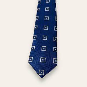 Corbata de poliéster azul con diseño de cuadrados plateados intrincados - Product Image 1