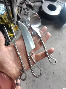 Ensemble de couverts vikings professionnels en acier à haute teneur en carbone forgé à la main, ustensiles de cuisine médiévaux - Product Image 4
