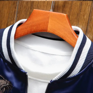 เสื้อแจ็คเก็ตบอมเบอร์พรีเมียมดีไซน์สำหรับผู้ชาย ลายซูกะจัง ของที่ระลึกสุดหรู แฟชั่นสั่งทำพิเศษ ลายฟีนิกซ์สี่ตัวในตำนาน ผ้าแคนวาส ระบายอากาศได้ดี ซิปด้านหน้า - Product Image 5